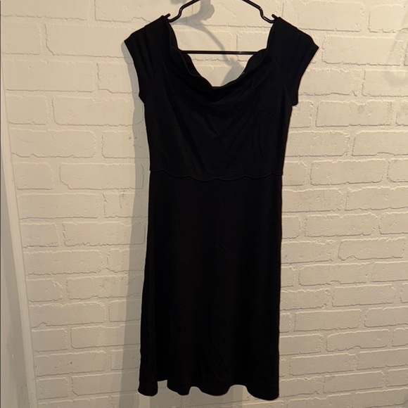 Loft dress Black Women's 4 petite scalloped capped sleeve stretch NEW - Picture 2 of 7